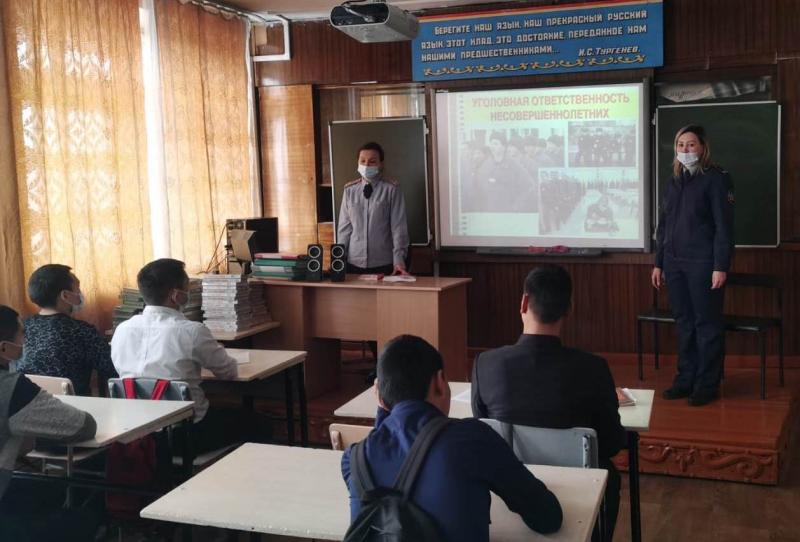 Студентов строительного техникума г. Кызыла ознакомили с ответственностью за уголовные преступления.