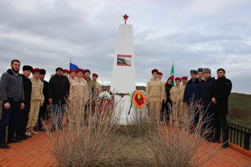 В День неизвестного солдата военнослужащие Росгвардии возложили цветы к монументу защитникам Отечества, погибшим в годы Великой Отечественной войны