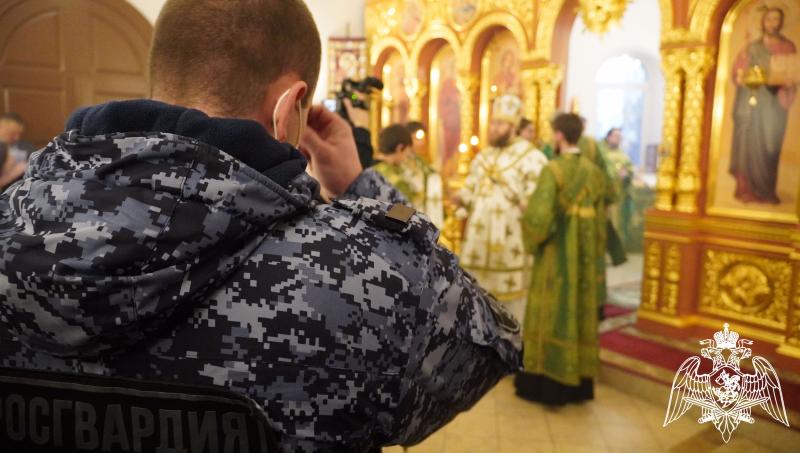 В День памяти великого князя Александра Невского сотрудники Росгвардии приняли участие в торжественном богослужении