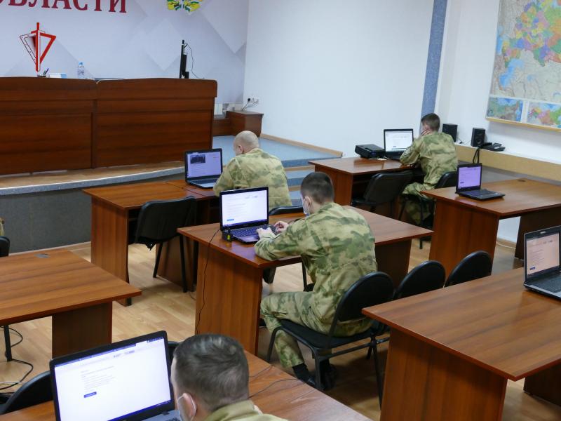 Росгвардейцы Сибирского округа участвуют во Всероссийском правовом диктанте