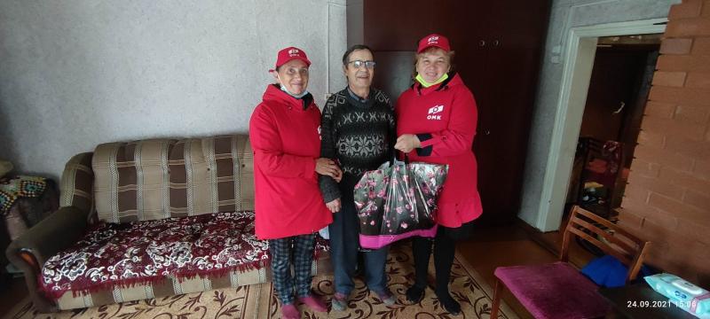 Волонтеры «ОМК Стальной путь» помогли пожилым жителям города Верещагино