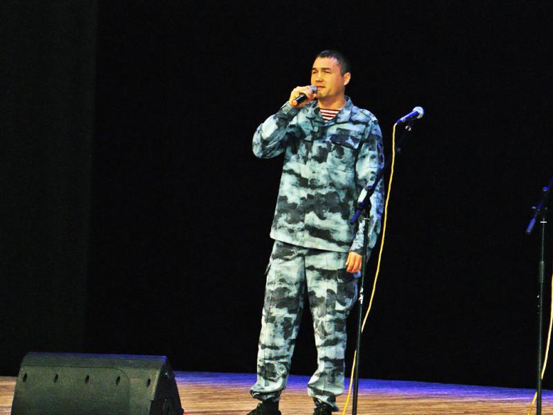 Сотрудник Росгвардии вышел в финал абаканского конкурса патриотической песни