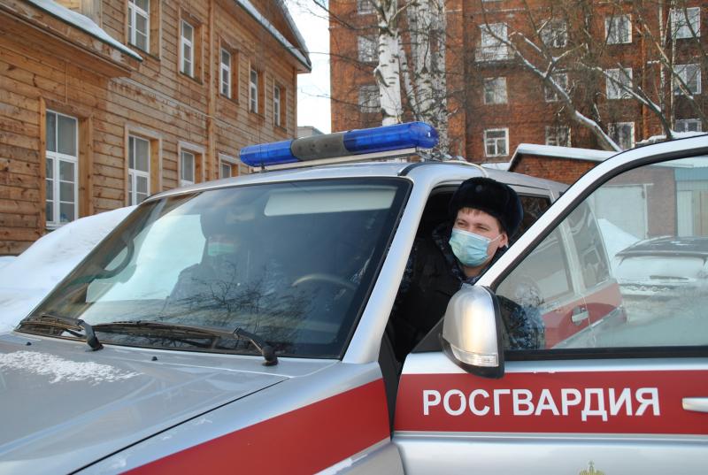В Кирове росгвардейцы задержали подозреваемого в краже из магазина