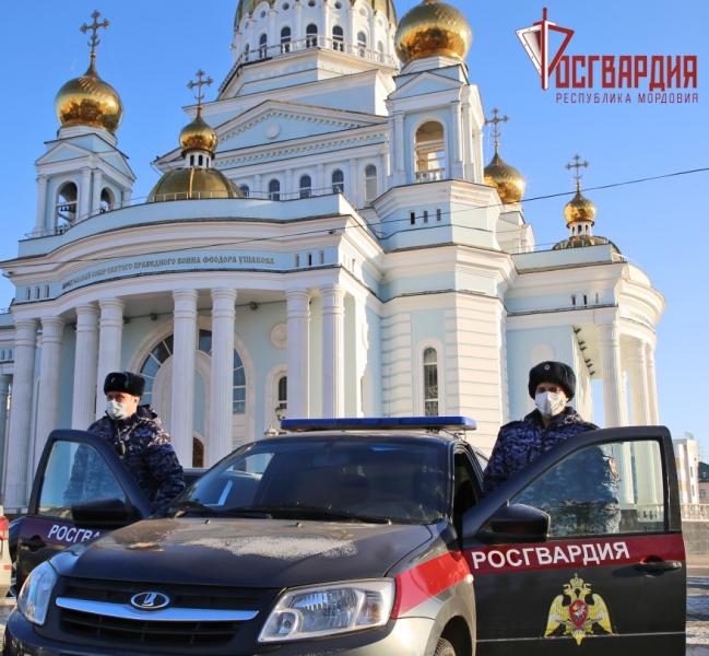 В Мордовии сотрудники вневедомственной охраны напоминают гражданам как не стать жертвой воров во время новогодних праздников