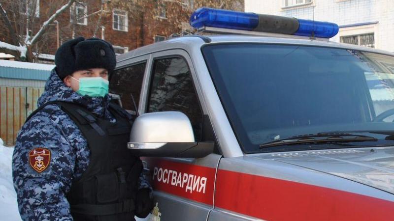 Кировские росгвардейцы задержали двух подозреваемых в незаконном обороте наркотиков
