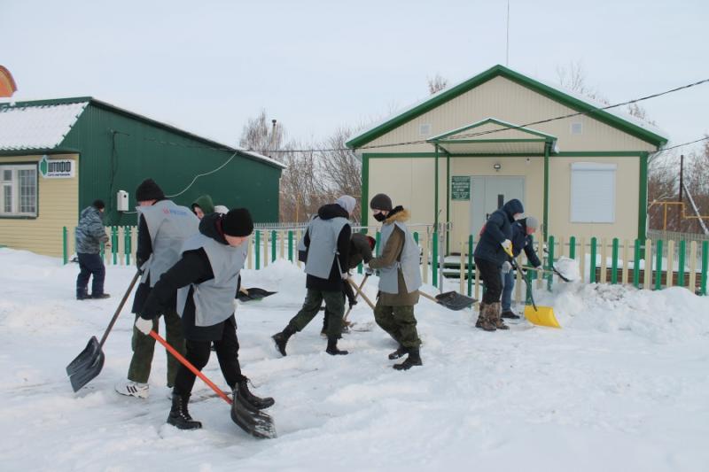 Общественники помогли расчистить от снега территории в Большеберезниковском районе Мордовии