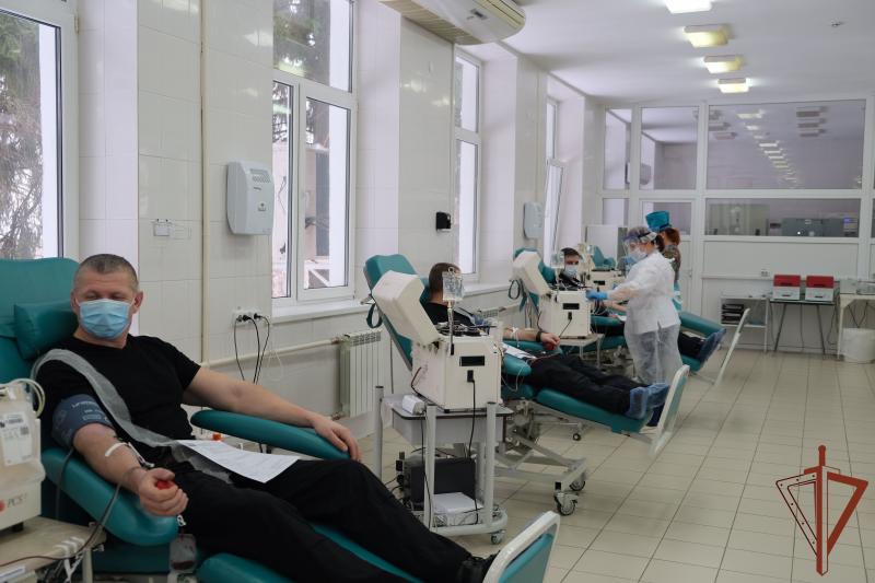 Донорская акция Росгвардии «От сердца к сердцу» прошла в Курской области