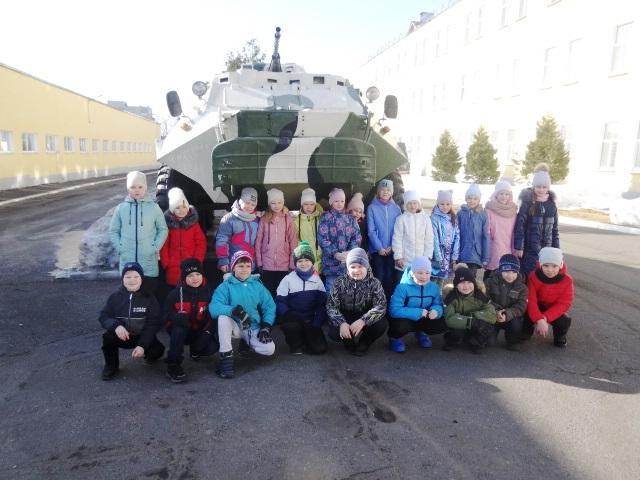 В НИЖЕГОРОДСКОЙ ОБЛАСТИ САРОВСКОЕ СОЕДИНЕНИЕ ВОЙСК РОСГВАРДИИ ОТКРЫЛО ДВЕРИ ДЛЯ ШКОЛЬНИКОВ