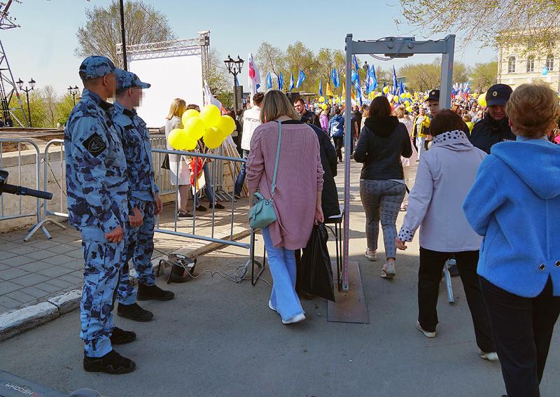 В Оренбуржье росгвардейцы приняли участие в обеспечении безопасности праздника Весны и Труда