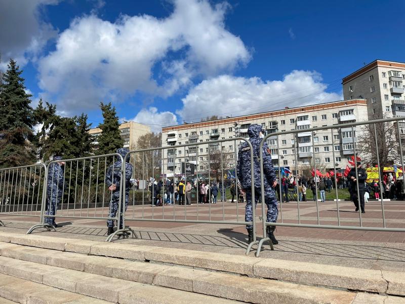 В Ульяновске росгвардейцы обеспечили охрану общественного порядка Первомайского шествия