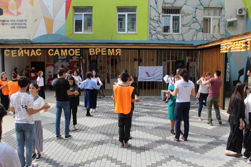 В темпе вальса: активисты Народного фронта провели мастер-класс по танцам