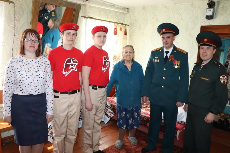 В Ульяновске представители Росгвардии поздравили ветеранов с наступающим праздником  – Днем Победы