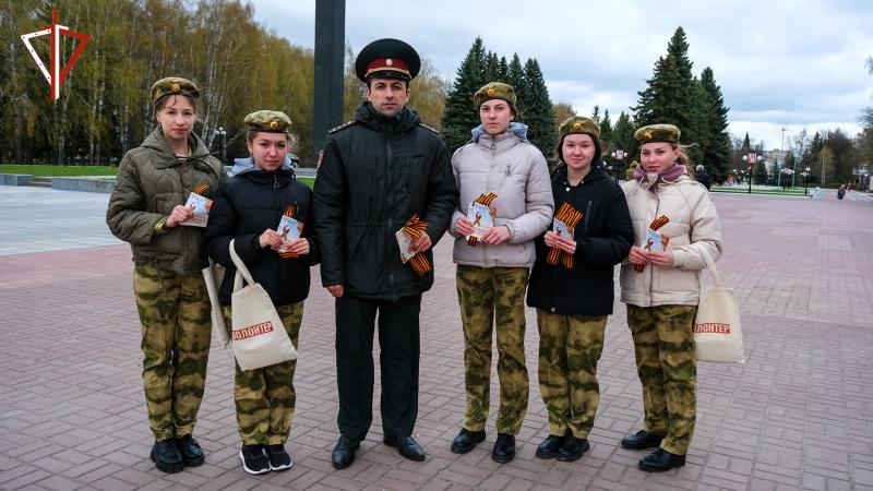 В Йошкар-Оле росгвардейцы поддержали всероссийскую акцию «Георгиевская ленточка»