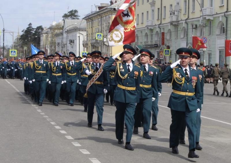 В День Победы парадный расчёт Росгвардии прошел торжественным маршем по главной площади в Ангарске