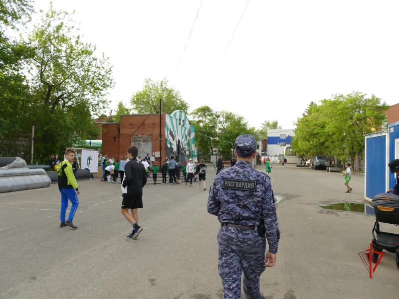 Сотрудники Росгвардии обеспечили безопасность во время проведения футбольных матчей в Томске
