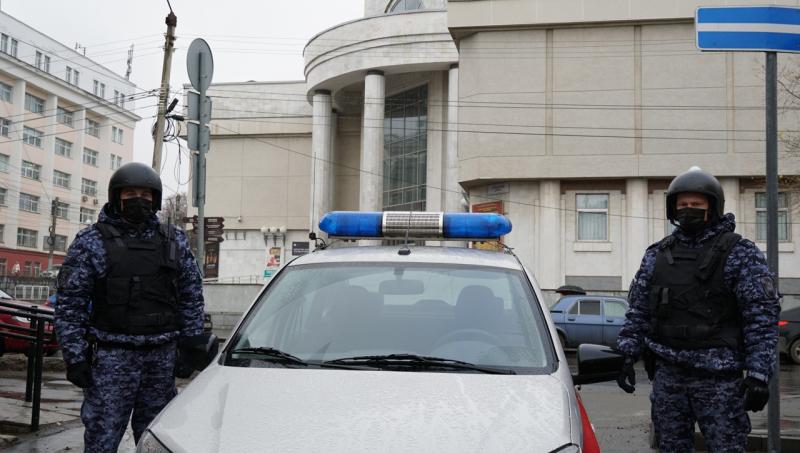 В Кирове росгвардейцы задержали гражданина, находящегося в розыске за угон