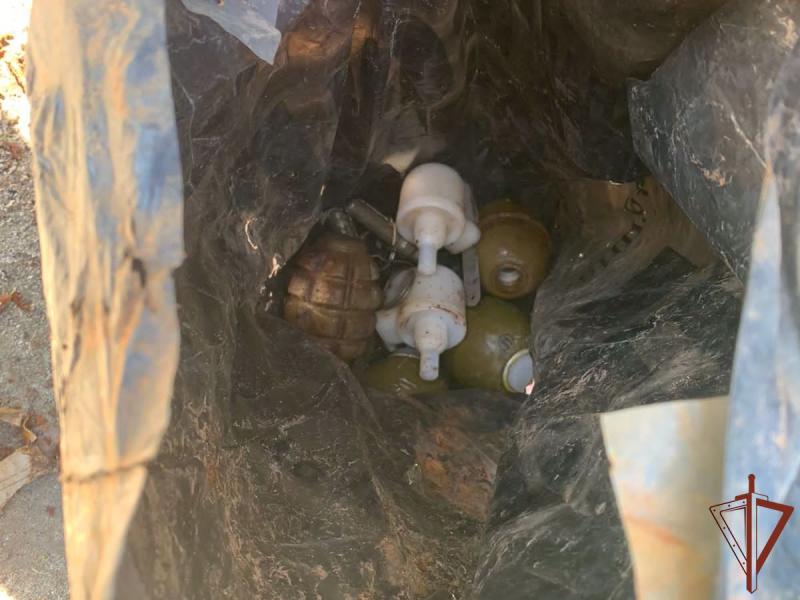 Сотрудники ОМОН Росгвардии в Югре обезвредили найденные местным жителем боеприпасы