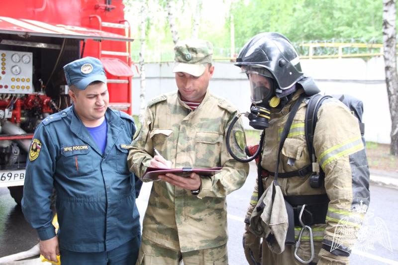 В Управлении Росгвардии по Тюменской области совместно с МЧС прошла практическая тренировка по ликвидации возгорания