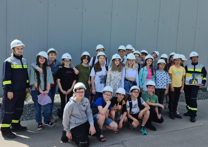 Энергетики «Россети ФСК ЕЭС» перед летними каникулами напомнили хакасским школьникам правила электробезопасности