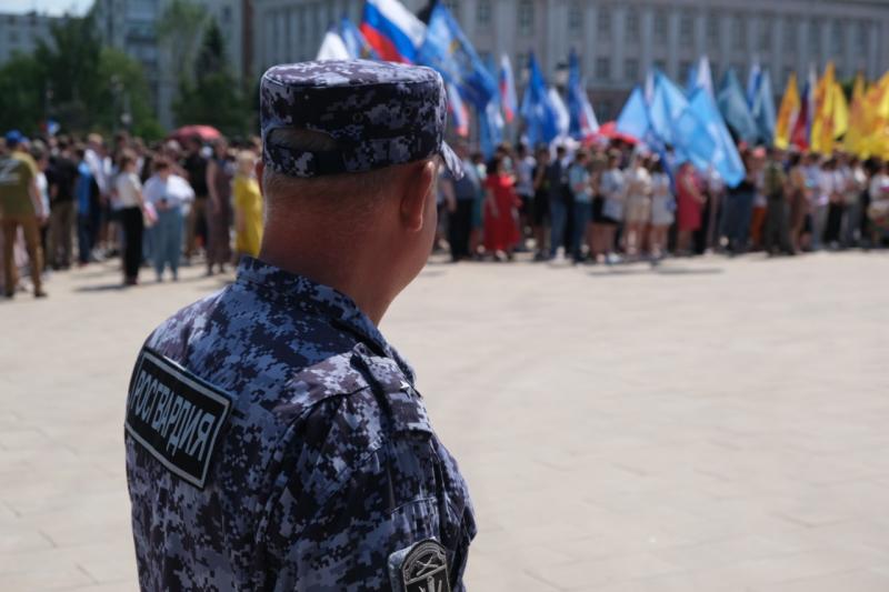 Росгвардейцы обеспечили правопорядок во время празднования Дня России в Курской области