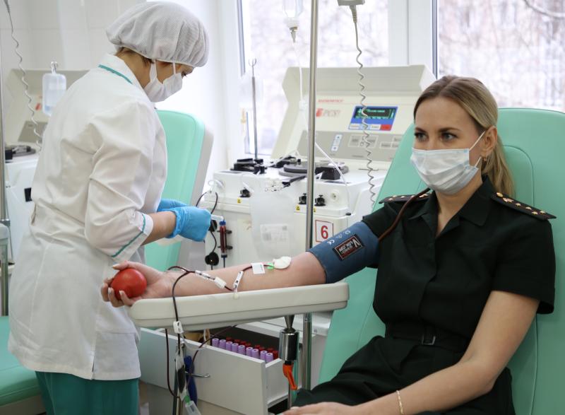 Во Всемирный день донора росгвардейцы пополнили банк крови медучреждений Мордовии