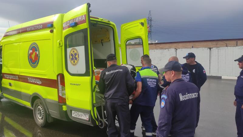 Работники ГКУ МО «Мособлпожспас» обеспечили работу санитарного вертолета в Ногинске