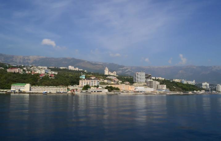 Топовые крымские отели у моря: сколько стоит отдохнуть в Крыму в июне?
