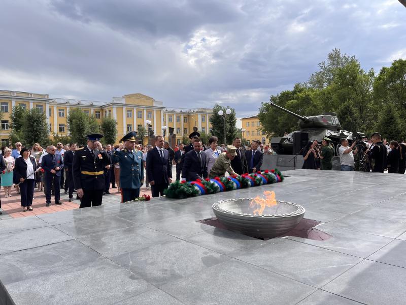 Росгвардия возложила цветы к мемориалу неизвестному солдату в Туве