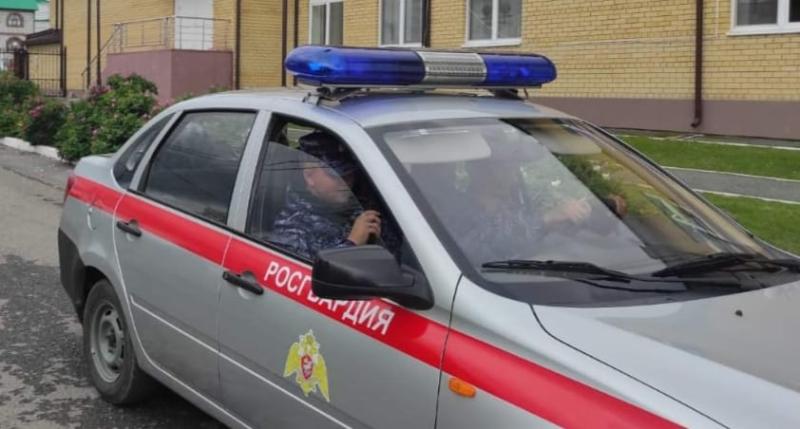 Росгвардейцы в Тюменской области задержали злоумышленника повредившего автомобиль