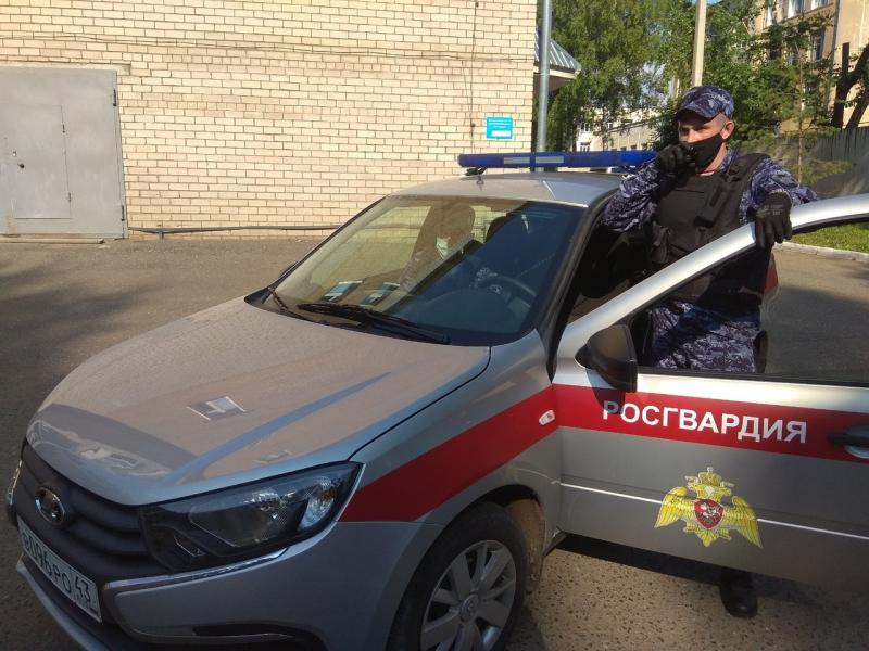 В городе Слободском Кировской области росгвардейцы задержали граждан, подозреваемых в грабежах