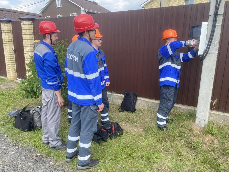 Студенческий отряд «Ярэнерго» учится программировать приборы учета электроэнергии