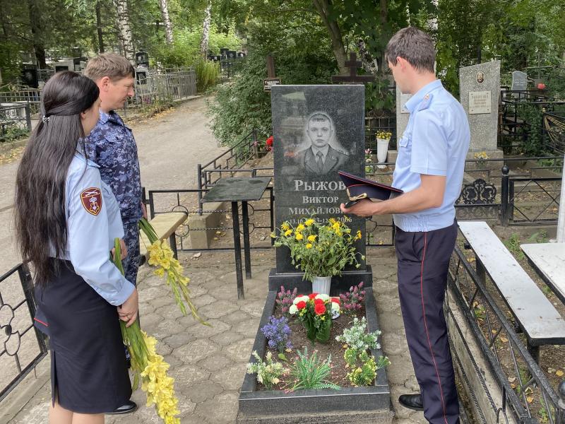 В Кисловодске росгвардейцы почтили память сослуживца, погибшего при исполнении служебных обязанностей