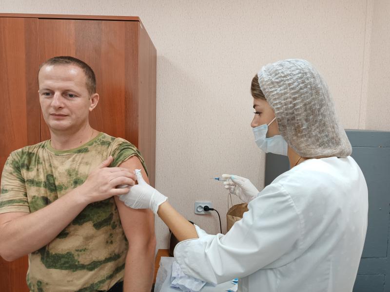 В Управлении Росгвардии по Ульяновской области продолжается плановая ревакцинация личного состава от коронавирусной инфекции
