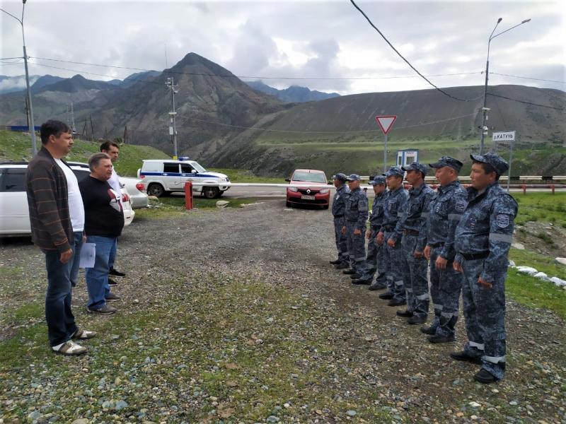 На границе с Монголией охрана Минтранса и Управление дорог "Алтай" провели учения по предупреждению возможных ЧС
