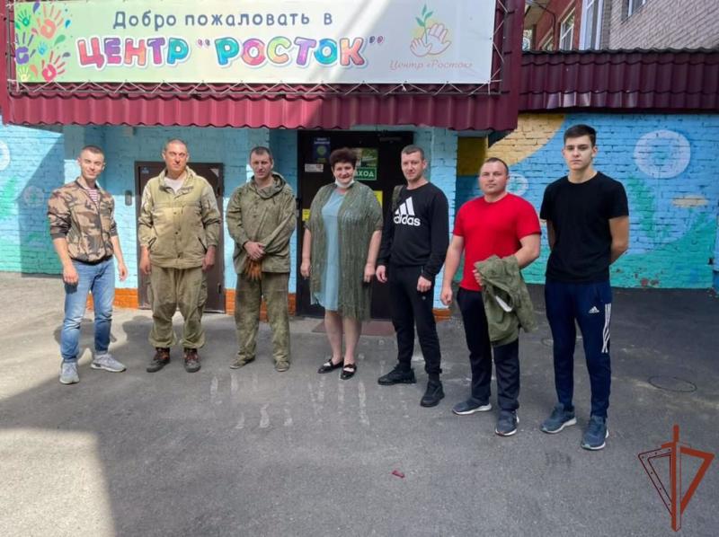 Росгвардейцы благоустроили территорию подшефного детского дома в Томске
