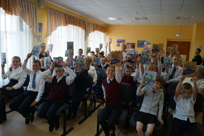 Специалисты «Курскэнерго» поздравили школьников с новым учебным годом