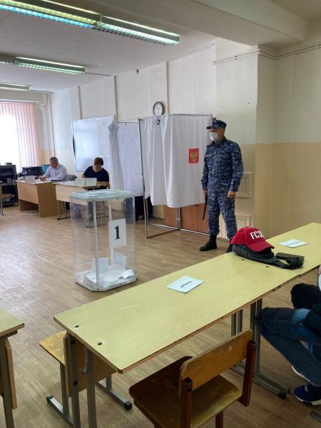 Курские росгвардейцы приняли участие в обеспечении правопорядка в ходе единого дня голосования