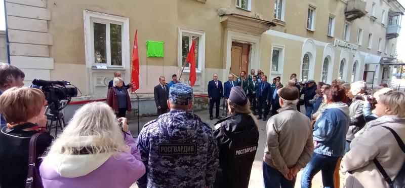 В Челябинской области росгвардейцы приняли участие в открытии мемориальной доски
