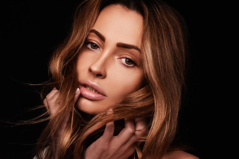 Певица Miela выпустила новый акустический альбомом.