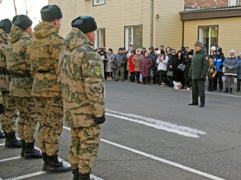 Призывники из Хакасии отправились служить в войска национальной гвардии России