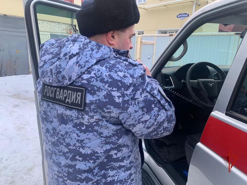 Подозреваемый в грабеже по горячим следам задержан росгвардейцами в Томске