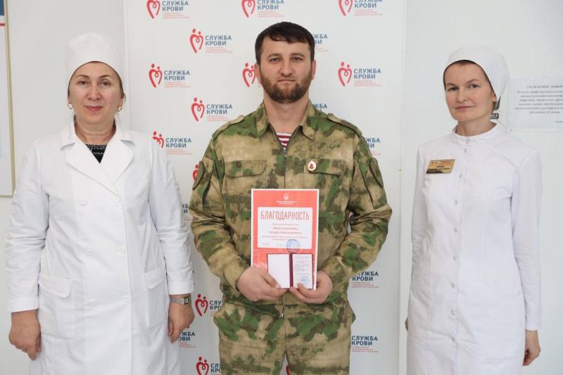 Росгвардеец из Чеченской Республики стал почетным донором России.
