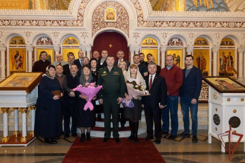 Генерал-полковник Игорь Ильяш вручил награды строителям главного храма Росгвардии