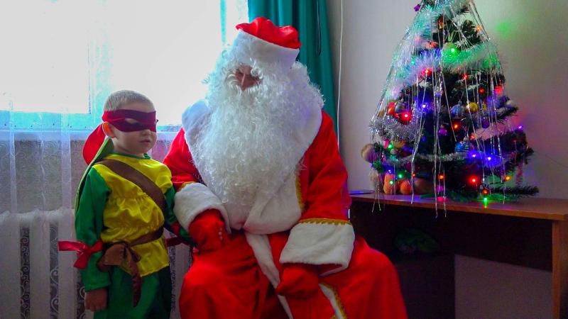 В Пензенской области «Дед Мороз специального назначения» поздравил детей с новогодними праздниками