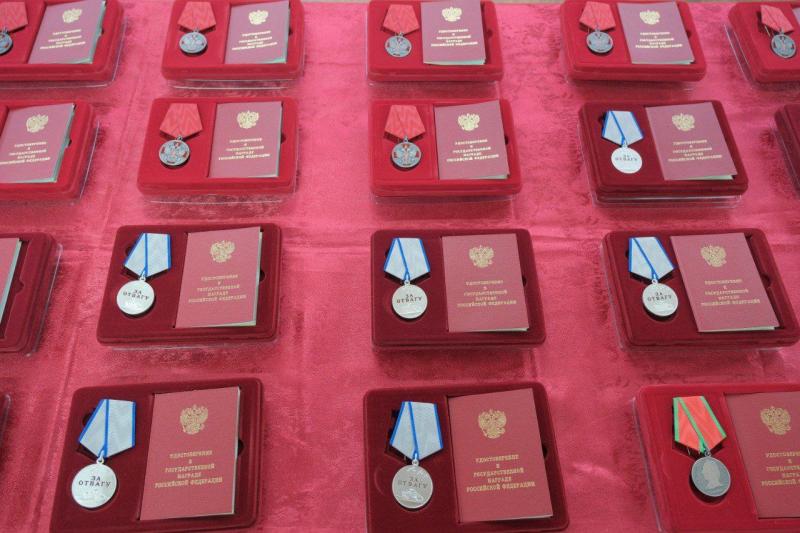 В преддверии Нового года военнослужащим и сотрудникам Росгвардии - участникам СВО вручили награды