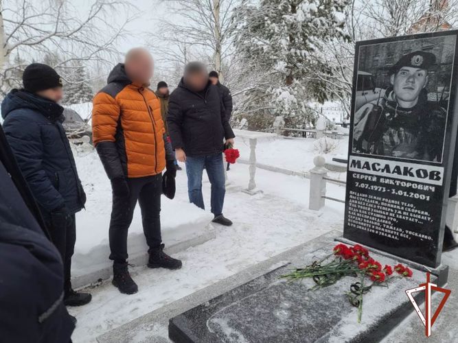 Ветераны и сотрудники ОМОН «Сокол-ЮГРА» почтили память погибшего в Северо-Кавказском регионе сослуживца