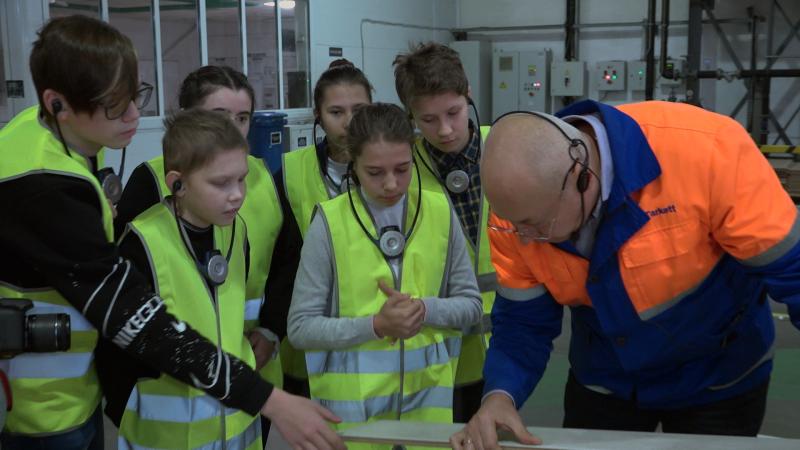 Минстрой России поздравил детей-воспитанников семейного центра в Рузе в рамках акции "Под крышей заботы"