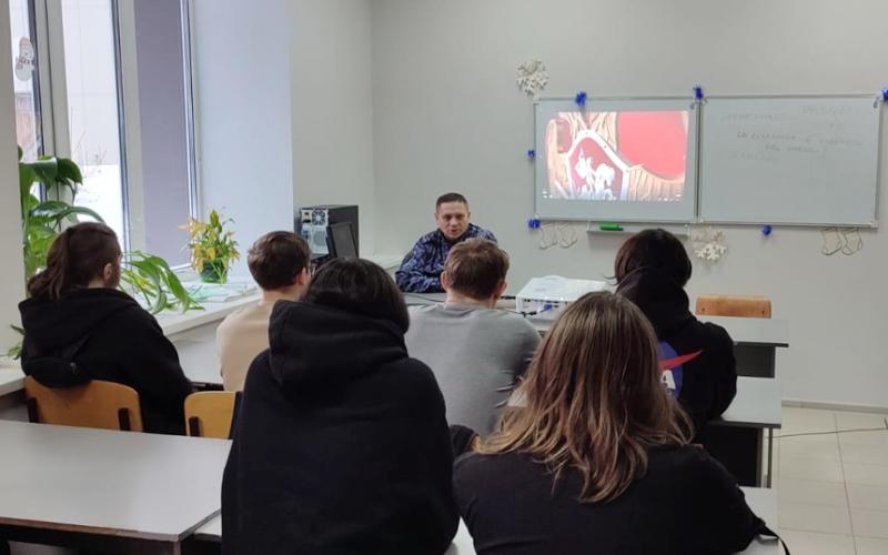 В Кирове росгвардейцы рассказали студентам о службе во вневедомственной охране Росгвардии