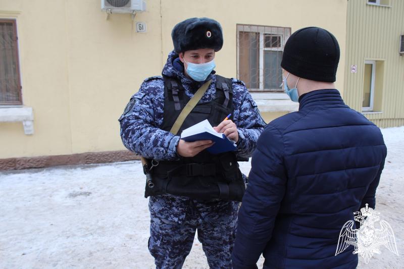 В Саратовской области сотрудники Росгвардии задержали гражданина, находившегося в федеральном розыске