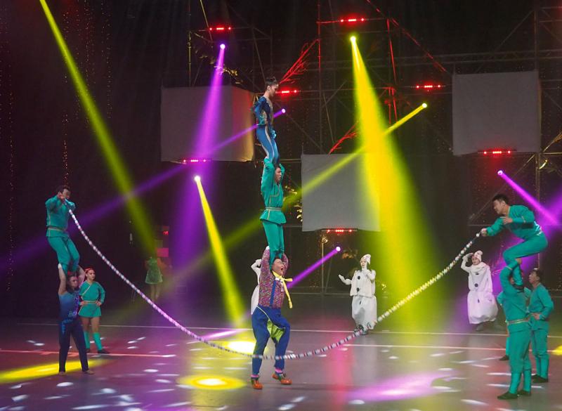 "Среди акробатических номеров один из интересных и эффектных – это акробатика на подкидной доске" - Соелма Дагаева, министр культуры Бурятии
